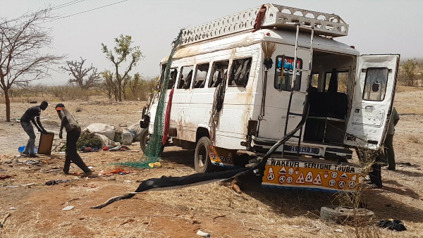 Grave accident à l’entrée de Thies: 3 morts, 16 blessés , âmes sensibles, s’abstenir Grave accident à l’entrée de Thies: 3 morts, 16 blessés , âmes sensibles, s’abstenir