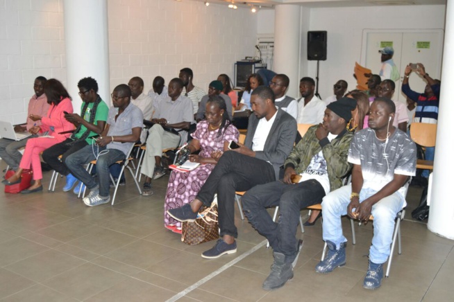 En images , lancement du nouveau single de Bouba Kirikou: Youssou acheté le premier à 1 million. En images , lancement du nouveau single de Bouba Kirikou: Youssou acheté le premier à 1 million.