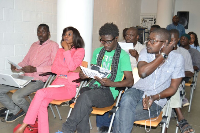 En images , lancement du nouveau single de Bouba Kirikou: Youssou acheté le premier à 1 million. En images , lancement du nouveau single de Bouba Kirikou: Youssou acheté le premier à 1 million.