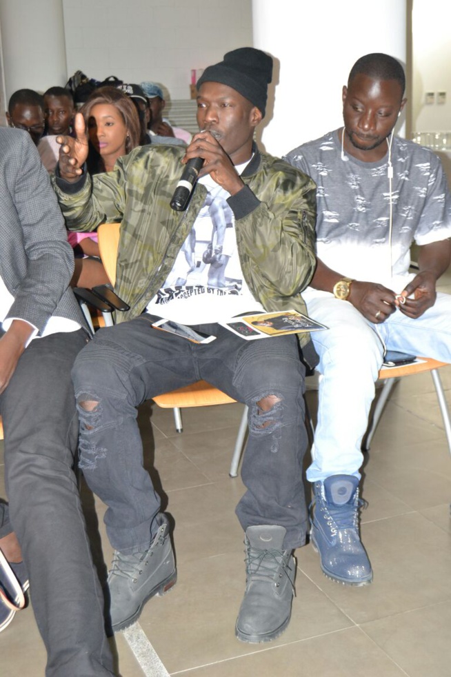 En images , lancement du nouveau single de Bouba Kirikou: Youssou acheté le premier à 1 million. En images , lancement du nouveau single de Bouba Kirikou: Youssou acheté le premier à 1 million.