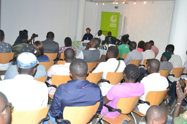 En images , lancement du nouveau single de Bouba Kirikou: Youssou acheté le premier à 1 million. En images , lancement du nouveau single de Bouba Kirikou: Youssou acheté le premier à 1 million.