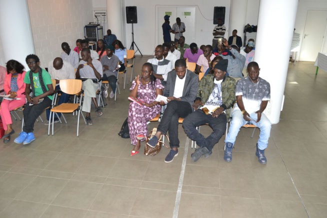 En images , lancement du nouveau single de Bouba Kirikou: Youssou acheté le premier à 1 million. En images , lancement du nouveau single de Bouba Kirikou: Youssou acheté le premier à 1 million.