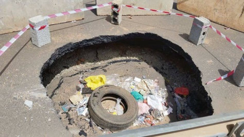 Enorme trou sur une bretelle de sortie sur le pont de l’Emergence: AGEROUTE réfute tout problème technique et s’explique. Enorme trou sur une bretelle de sortie sur le pont de l’Emergence: AGEROUTE réfute tout problème technique et s’explique.