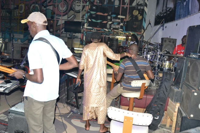 Jour j- 04 En images Les images de la répétition de Wally Ballago Seck en prélude de la soirée « Sargal Djiguène » de ce samedi Jour j- 04 En images Les images de la répétition de Wally Ballago Seck en prélude de la soirée « Sargal Djiguène » de ce samedi