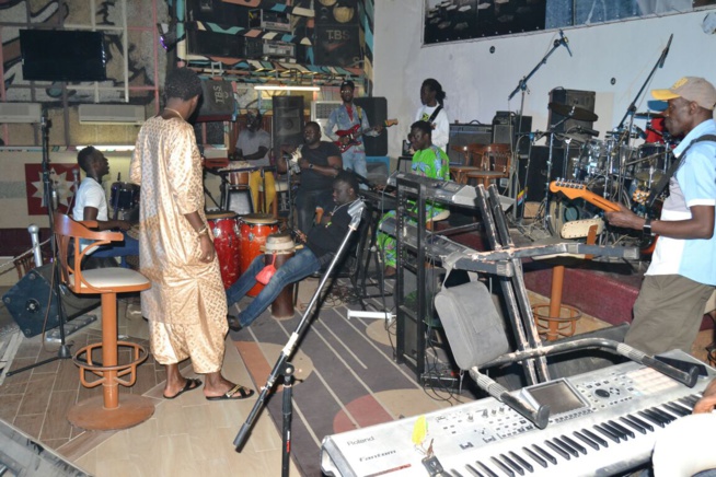 Jour j- 04 En images Les images de la répétition de Wally Ballago Seck en prélude de la soirée « Sargal Djiguène » de ce samedi Jour j- 04 En images Les images de la répétition de Wally Ballago Seck en prélude de la soirée « Sargal Djiguène » de ce samedi