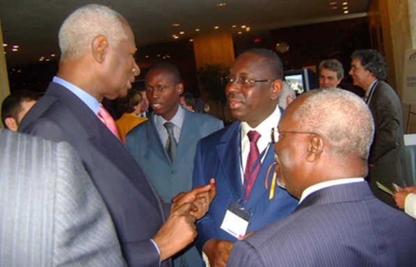 Silence ...bavard de Abdou Diouf sur la crise au Ps...Et pourtant, l'ancien PR se la coule douce au Petit Palais à Dakar Silence ...bavard de Abdou Diouf sur la crise au Ps...Et pourtant, l'ancien PR se la coule douce au Petit Palais à Dakar