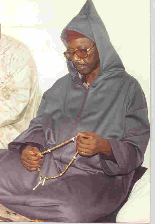 AL Maktoum inhumé dans sa Résidence de "Darou Salam" à Tivaouane ( Vidéo)