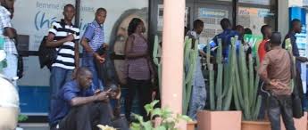 Inscription des étudiants dans les agences Ecobank, un vrai calvaire Inscription des étudiants dans les agences Ecobank, un vrai calvaire