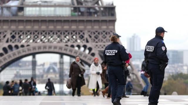 Paris : deux personnes retrouvées égorgées, un proche interpellé Paris : deux personnes retrouvées égorgées, un proche interpellé
