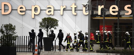 Aéroport d'Orly: un homme abattu après avoir attaqué des militaires Aéroport d'Orly: un homme abattu après avoir attaqué des militaires