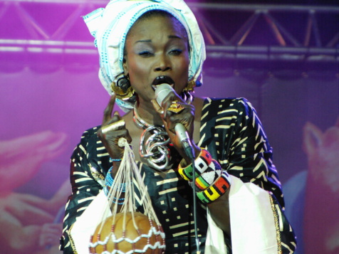 Oumou Sangaré : « je chante pour venger ma mère » Oumou Sangaré : « je chante pour venger ma mère »