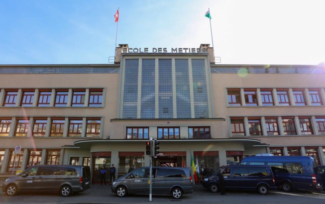 Macky Sall a visité l'Ecole des Métiers Techniques de Lausanne en Suisse Macky Sall a visité l'Ecole des Métiers Techniques de Lausanne en Suisse