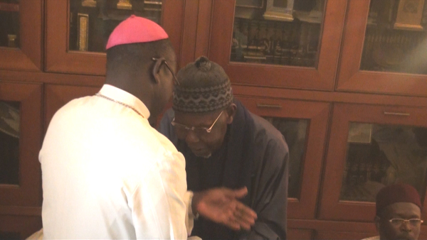 L'Eglise Sénégalaise à Tivaouane: Le Khalife général des Tidianes salue le geste L'Eglise Sénégalaise à Tivaouane: Le Khalife général des Tidianes salue le geste