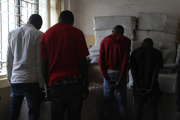 Série de vols à Dakar, Thiès, Bambey et Saint-Louis: le gang dérobe 200 millions de FCFA blanchis dans le foncier, le transport… Série de vols à Dakar, Thiès, Bambey et Saint-Louis: le gang dérobe 200 millions de FCFA blanchis dans le foncier, le transport…