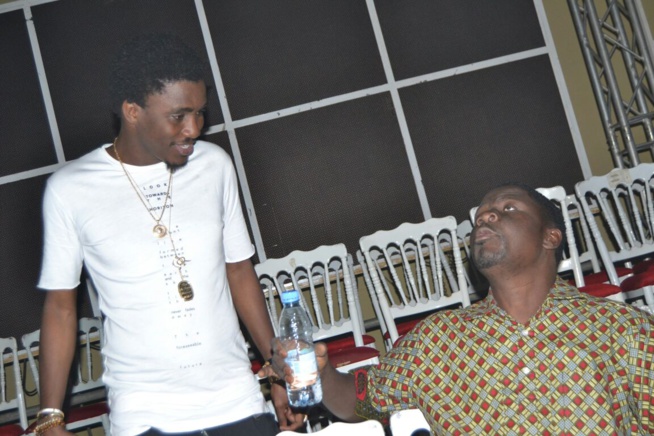 A quelques heures avant la soirée "SARGAL DJIGUENE YI"Vidéo – Balance De Waly Seck Pour Sa Soirée Du 24 Mars Au Grand Théà tre A quelques heures avant la soirée "SARGAL DJIGUENE YI"Vidéo – Balance De Waly Seck Pour Sa Soirée Du 24 Mars Au Grand Théà tre