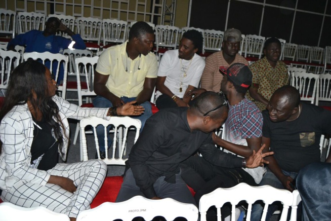 A quelques heures avant la soirée "SARGAL DJIGUENE YI"Vidéo – Balance De Waly Seck Pour Sa Soirée Du 24 Mars Au Grand Théàtre