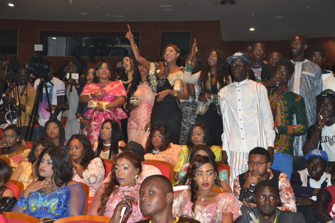 "SARGAL DJIGUENE YI" BAYE NDIAYE AL BOURAKH EVENTS, réussit le pari de la mobilisation: Waly Seck à guichet fermé assure le spectacle au grand théâtre. "SARGAL DJIGUENE YI" BAYE NDIAYE AL BOURAKH EVENTS, réussit le pari de la mobilisation: Waly Seck à guichet fermé assure le spectacle au grand théâtre.