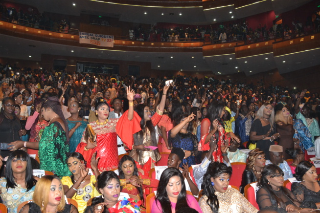 "SARGAL DJIGUENE YI" BAYE NDIAYE AL BOURAKH EVENTS, réussit le pari de la mobilisation: Waly Seck à guichet fermé assure le spectacle au grand théâtre. "SARGAL DJIGUENE YI" BAYE NDIAYE AL BOURAKH EVENTS, réussit le pari de la mobilisation: Waly Seck à guichet fermé assure le spectacle au grand théâtre.