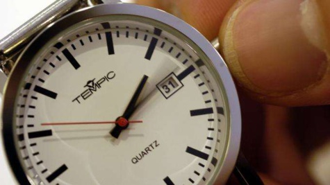 Dans la nuit du samedi 25 au dimanche 26 mars, les montres vont devoir être avancées d'une heure en France, pour un raison bien simple Dans la nuit du samedi 25 au dimanche 26 mars, les montres vont devoir être avancées d'une heure en France, pour un raison bien simple