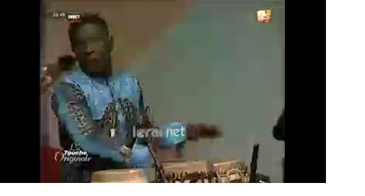 Vidéo: Cheikh Ndiguel Lô éblouit le plateau de la 2stv ...avec la chanson "Fall Ndiaga Yaram"