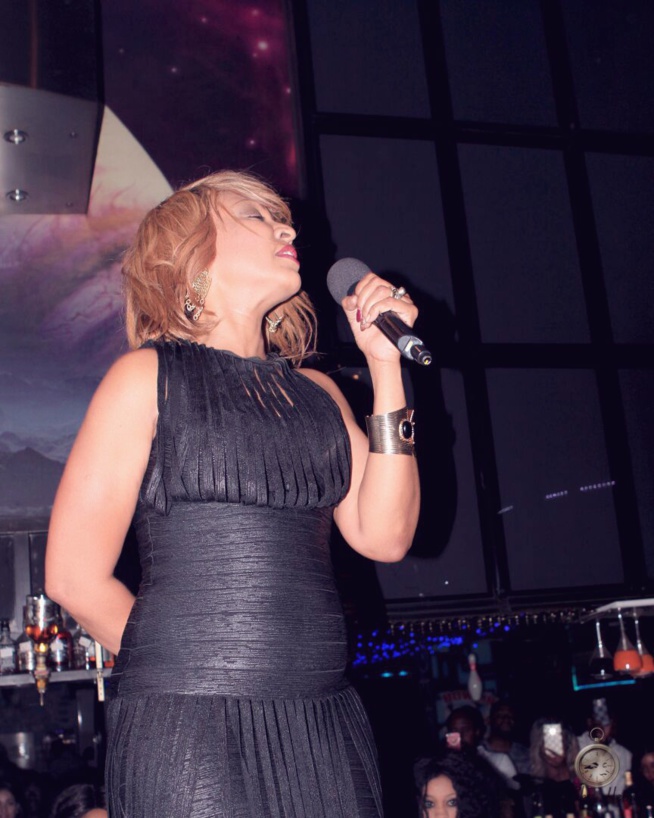 La diva Viviane Chidid enflamme le complexe Byblos de BAMAKO. La diva Viviane Chidid enflamme le complexe Byblos de BAMAKO.