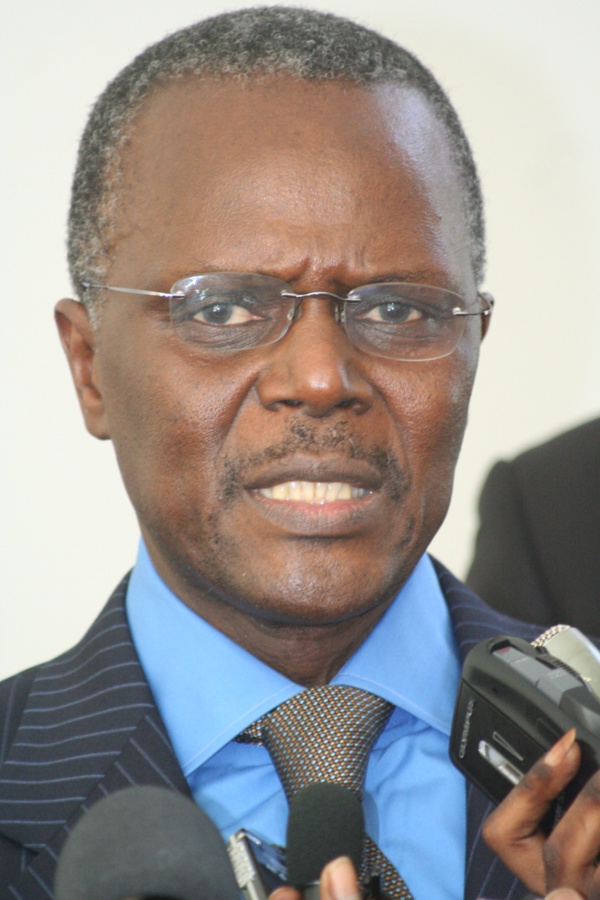 Ousmane Tanor Dieng demande au PS de réélire Macky Sall Ousmane Tanor Dieng demande au PS de réélire Macky Sall