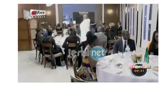 Vidéo - Youssou Ndour et Coumba Gawlo Seck mangent à une même table...