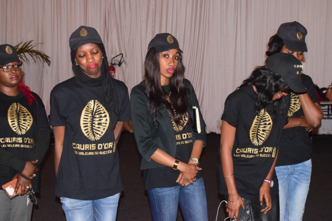 Derniers virage avant le jour j, le PDT Mbagnick Diop et son staff au chapiteau du KING FHAD PLACE. Derniers virage avant le jour j, le PDT Mbagnick Diop et son staff au chapiteau du KING FHAD PLACE.