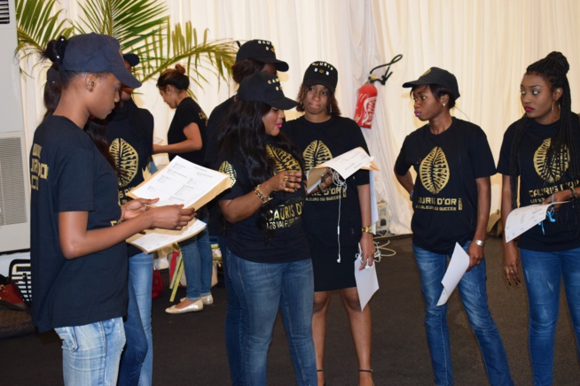 Derniers virage avant le jour j, le PDT Mbagnick Diop et son staff au chapiteau du KING FHAD PLACE. Derniers virage avant le jour j, le PDT Mbagnick Diop et son staff au chapiteau du KING FHAD PLACE.