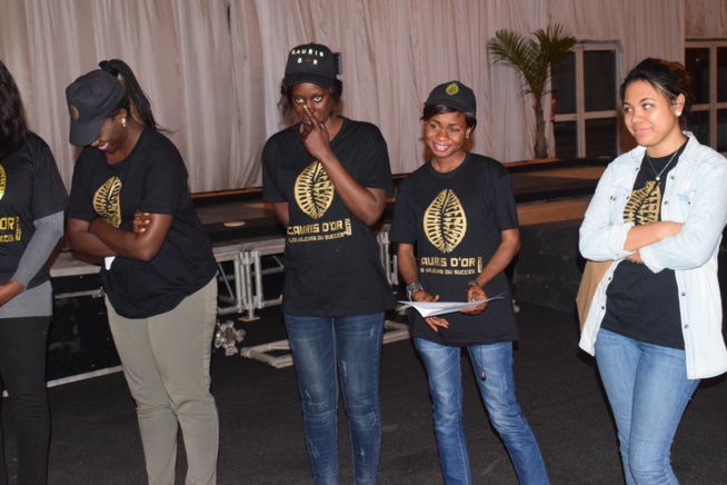 Derniers virage avant le jour j, le PDT Mbagnick Diop et son staff au chapiteau du KING FHAD PLACE. Derniers virage avant le jour j, le PDT Mbagnick Diop et son staff au chapiteau du KING FHAD PLACE.