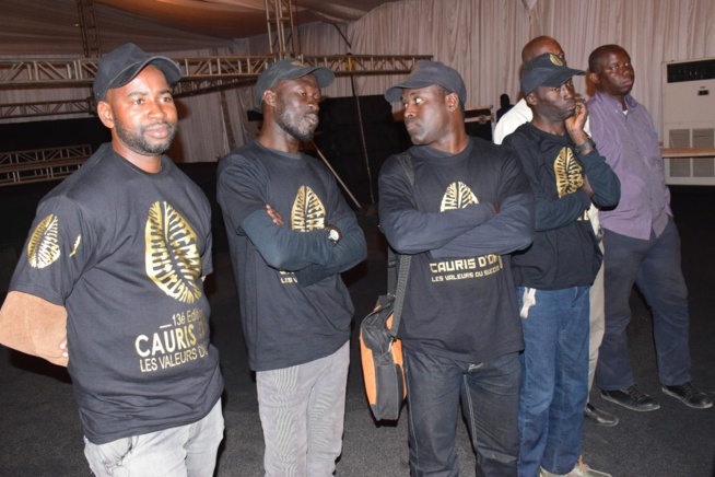 Derniers virage avant le jour j, le PDT Mbagnick Diop et son staff au chapiteau du KING FHAD PLACE. Derniers virage avant le jour j, le PDT Mbagnick Diop et son staff au chapiteau du KING FHAD PLACE.