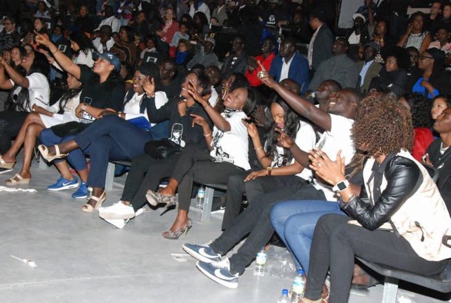 L'artiste international sénégalais Elage Diouf a réussi son pari en faisant guichet fermé à l'institut français de Dakar L'artiste international sénégalais Elage Diouf a réussi son pari en faisant guichet fermé à l'institut français de Dakar