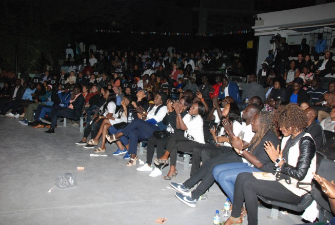 L'artiste international sénégalais Elage Diouf a réussi son pari en faisant guichet fermé à l'institut français de Dakar L'artiste international sénégalais Elage Diouf a réussi son pari en faisant guichet fermé à l'institut français de Dakar