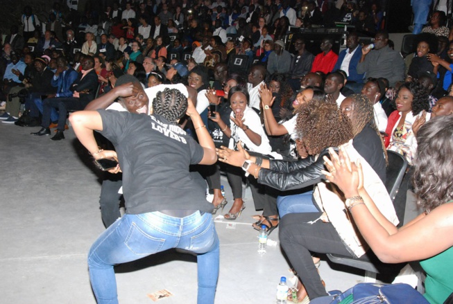 L'artiste international sénégalais Elage Diouf a réussi son pari en faisant guichet fermé à l'institut français de Dakar L'artiste international sénégalais Elage Diouf a réussi son pari en faisant guichet fermé à l'institut français de Dakar