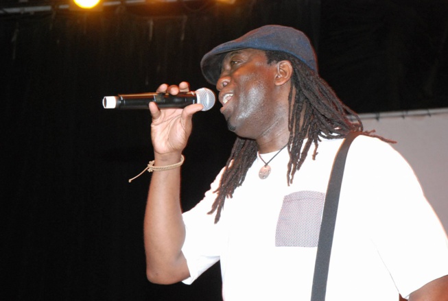 L'artiste international sénégalais Elage Diouf a réussi son pari en faisant guichet fermé à l'institut français de Dakar L'artiste international sénégalais Elage Diouf a réussi son pari en faisant guichet fermé à l'institut français de Dakar