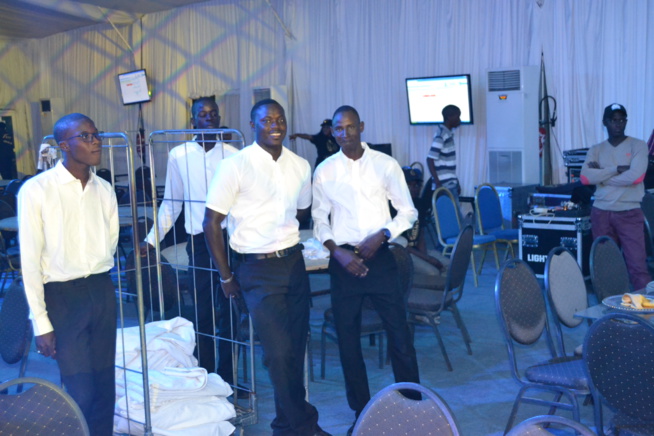 JOUR J - 01 DES CAURIS D'OR: Pape Diouf en sound check, les hôtesse en place pour le bon déroulement de la mise en place. JOUR J - 01 DES CAURIS D'OR: Pape Diouf en sound check, les hôtesse en place pour le bon déroulement de la mise en place.