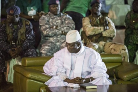 Gambie: les forces de sécurité exhument les corps de 3 victimes du régime Jammeh Gambie: les forces de sécurité exhument les corps de 3 victimes du régime Jammeh