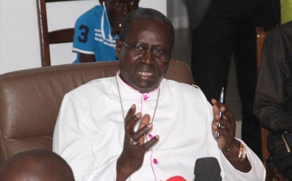 Mgr Benjamin Ndiaye aux hommes politiques: « notre pays ne se fera pas dans la division, ayons des paroles et des attitudes responsables qui peuvent préserver la paix sociale… » Mgr Benjamin Ndiaye aux hommes politiques: « notre pays ne se fera pas dans la division, ayons des paroles et des attitudes responsables qui peuvent préserver la paix sociale… »