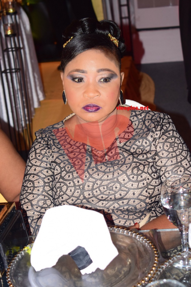 Mame Ndiaye, la femme qui dorlote et veuille sur les arrières de son Mbaye Diéye Faye. Mame Ndiaye, la femme qui dorlote et veuille sur les arrières de son Mbaye Diéye Faye.