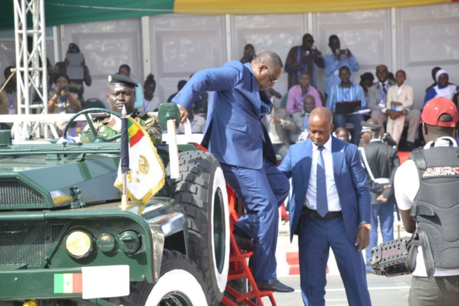Photos- Vivez en images le défilé du 4 avril 2017 à la place de l'Obélisque Photos- Vivez en images le défilé du 4 avril 2017 à la place de l'Obélisque