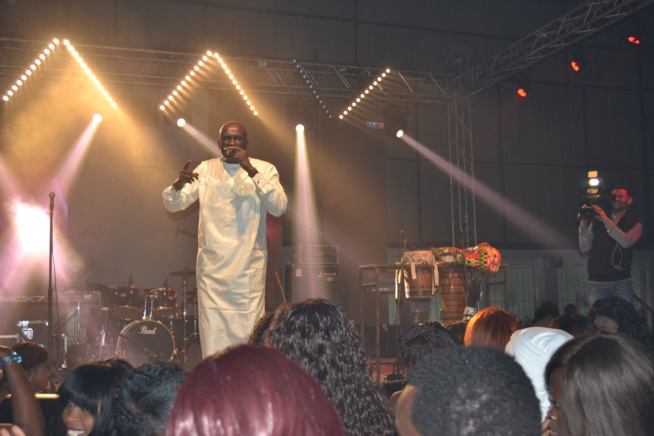 La prestation de l'artiste Abou Aw au grand bégué de Casablanca. La prestation de l'artiste Abou Aw au grand bégué de Casablanca.