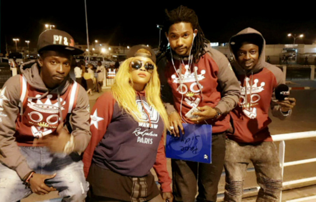 Hip- Hop Galsen à Paris: Déesse Major en compagnie des rappeurs et des animateurs Hip- Hop Galsen à Paris: Déesse Major en compagnie des rappeurs et des animateurs