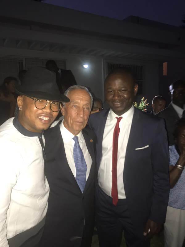 L'international double ballon d'or,El Hadj Diouf en compagnie du Président Portugais. L'international double ballon d'or,El Hadj Diouf en compagnie du Président Portugais.