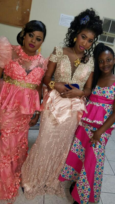 En images du baptéme de Mounass Seck l'épouse de Baye Moumoune Niasse à New York. En images du baptéme de Mounass Seck l'épouse de Baye Moumoune Niasse à New York.
