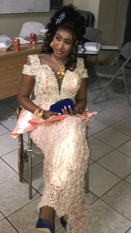 En images du baptéme de Mounass Seck l'épouse de Baye Moumoune Niasse à New York. En images du baptéme de Mounass Seck l'épouse de Baye Moumoune Niasse à New York.