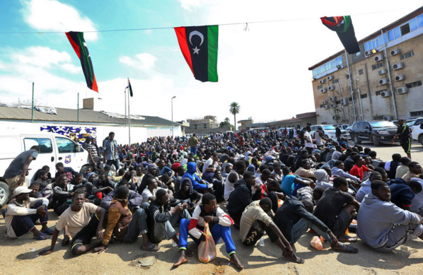 Libye: Des migrants en majorité originaires du Nigéria, du Sénégal et de la Gambie vendus sur des « marchés aux esclaves » Libye: Des migrants en majorité originaires du Nigéria, du Sénégal et de la Gambie vendus sur des « marchés aux esclaves »
