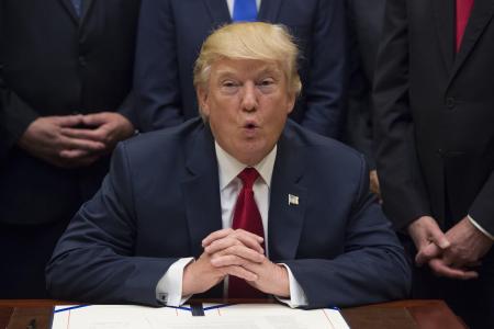 Sa famille lui fait croire que Trump est destitué afin qu'il meure «paisiblement» Sa famille lui fait croire que Trump est destitué afin qu'il meure «paisiblement»