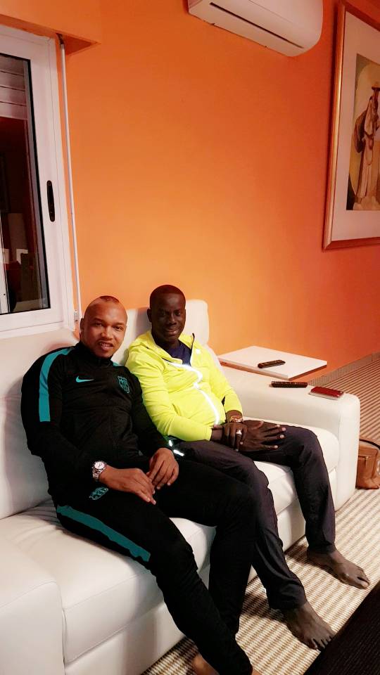 Legislatives 2017, l'international Ballon d'or El Hadj Diouf courtisait par les politiciens.