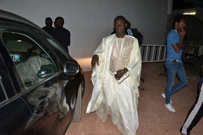 Les premiéres images du "Gala diner show" avec Pape Diouf et la génération consciente en Gambie.