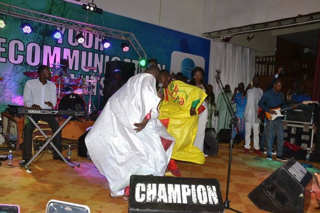 DINER GALA SHOW: Pape Diouf et la génération consciente inonde la Gambie.